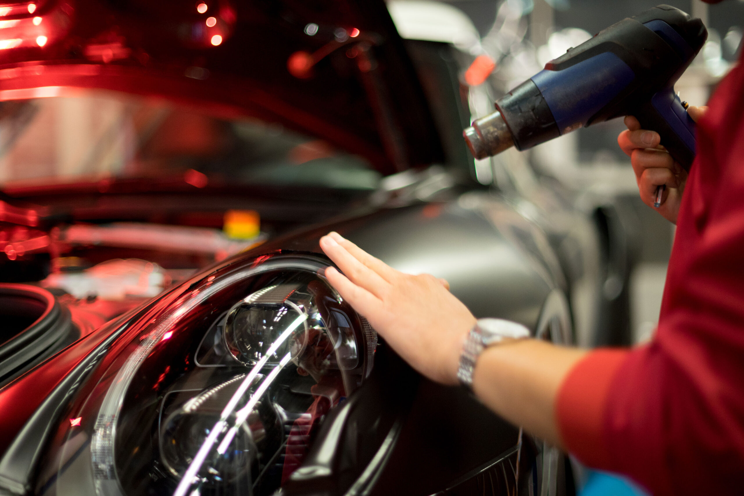 Folienanbringung mit Heißluftföhn